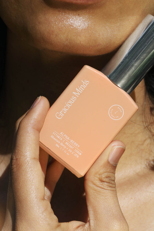 The Gracious Minds Alpha-Berry Brightening Vitamin C 15% Serum is formulated with premium Australian Native Vitamin C extracts, offering deep nourishment, brightening effects, and powerful antioxidant protection throughout the day.
Featuring a high concentration of natural Vitamin C and a stable, advanced form of Magnesium Ascorbyl Phosphate, this non-irritating, highly effective Vitamin C penetrates the dermal layers of the skin, where collagen is produced. Experience a visibly more even, radiant com