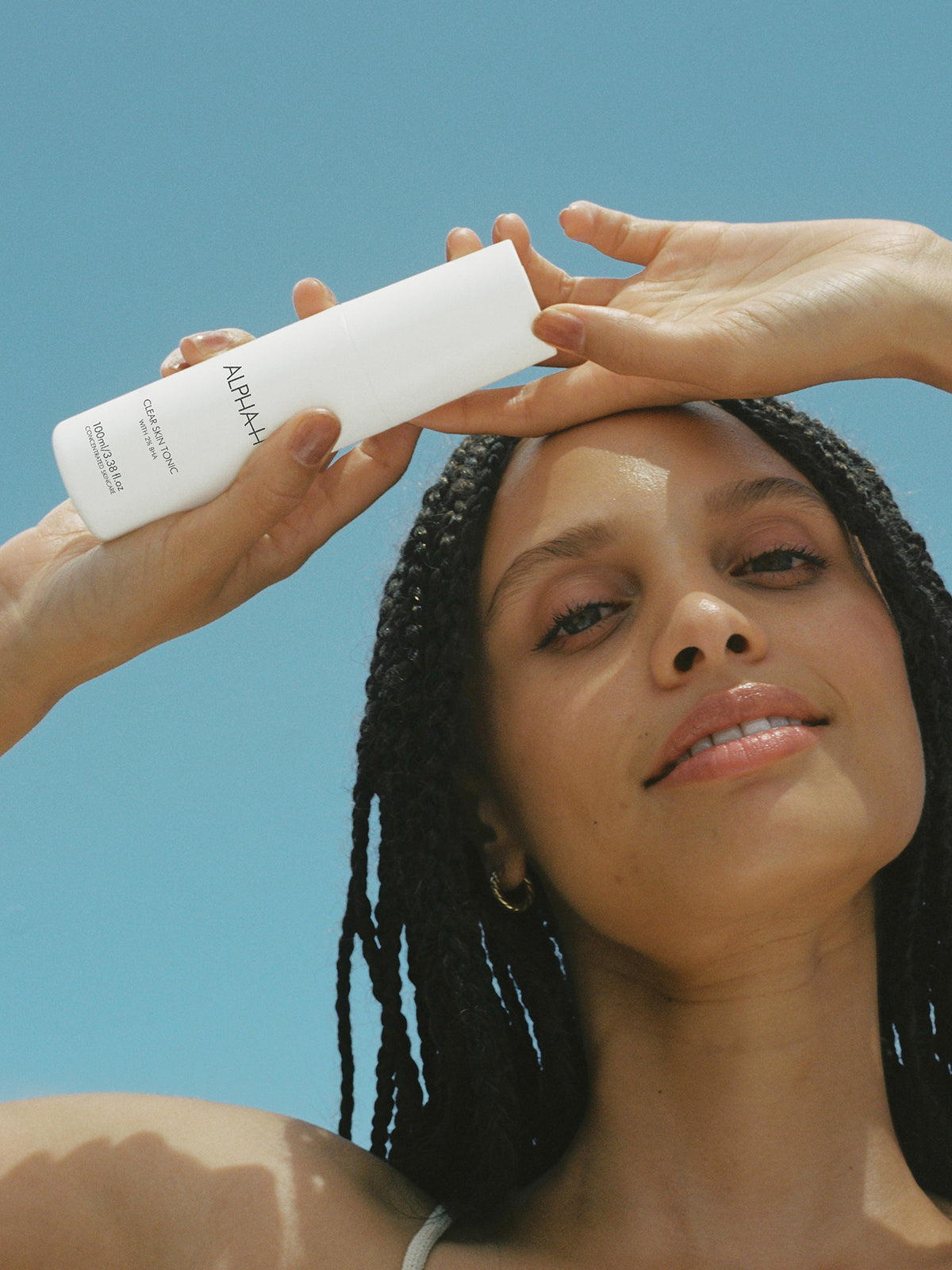 The Alpha-H Clear Skin Tonic is a BHA exfoliating treatment for normal to oily skin designed to decongest pores, control excess oil and minimise bacteria that leads to breakouts.
Powered by 2% salicylic acid, Seboclear MP, Arnica flower, Thyme, Tea Tree and Eucalyptus this magic tonic gently exfoliates and increases skin renewal, with a pH of 3.6 - 4.0 to help decongest and clear pores of debris and excess oil.