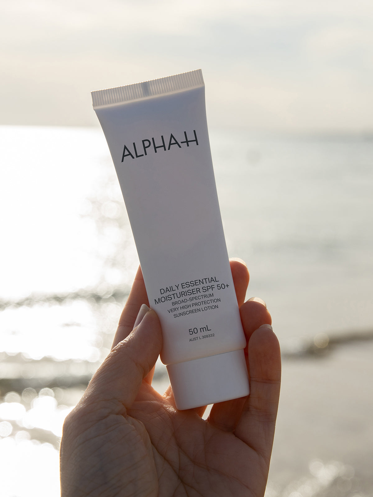 The Alpha-H Daily Essential Moisturiser SPF 50+ is the hydrating broad spectrum sunscreen you've been waiting for! It supports your skin barrier, is LOADED with antioxidants AND gives you a dewy, hydrated look all while protecting you against harmful UVA/UVB rays that accelerate ageing and can cause cancer. What more could you want from a sunscreen? This sunscreen should be part of every daily skin routine and in every handbag for reapplication in the country!