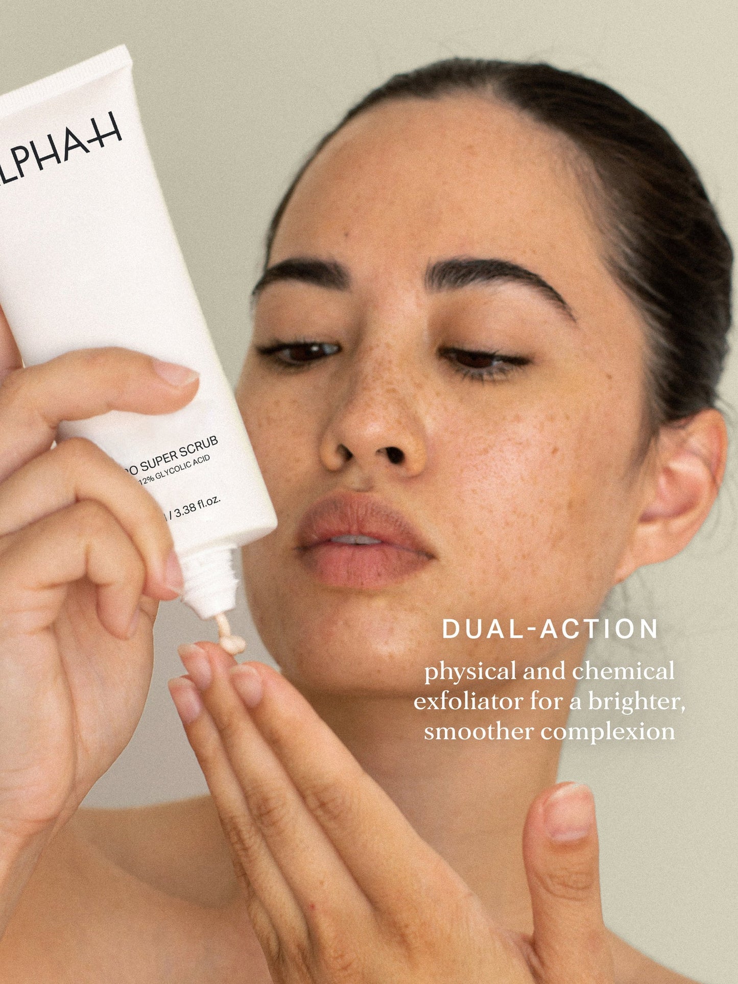 The Alpha-H Micro Super Scrub is an invigorating dual-action physical and chemical exfoliant for normal, combination and oily skin designed to resurface both face and body to reveal a brighter, smoother complexion.
Enriched with 12% glycolic acid, Bamboo stem extract, Macadamia seed oil and caffeine, this super scrub is every bit the hero it sounds.