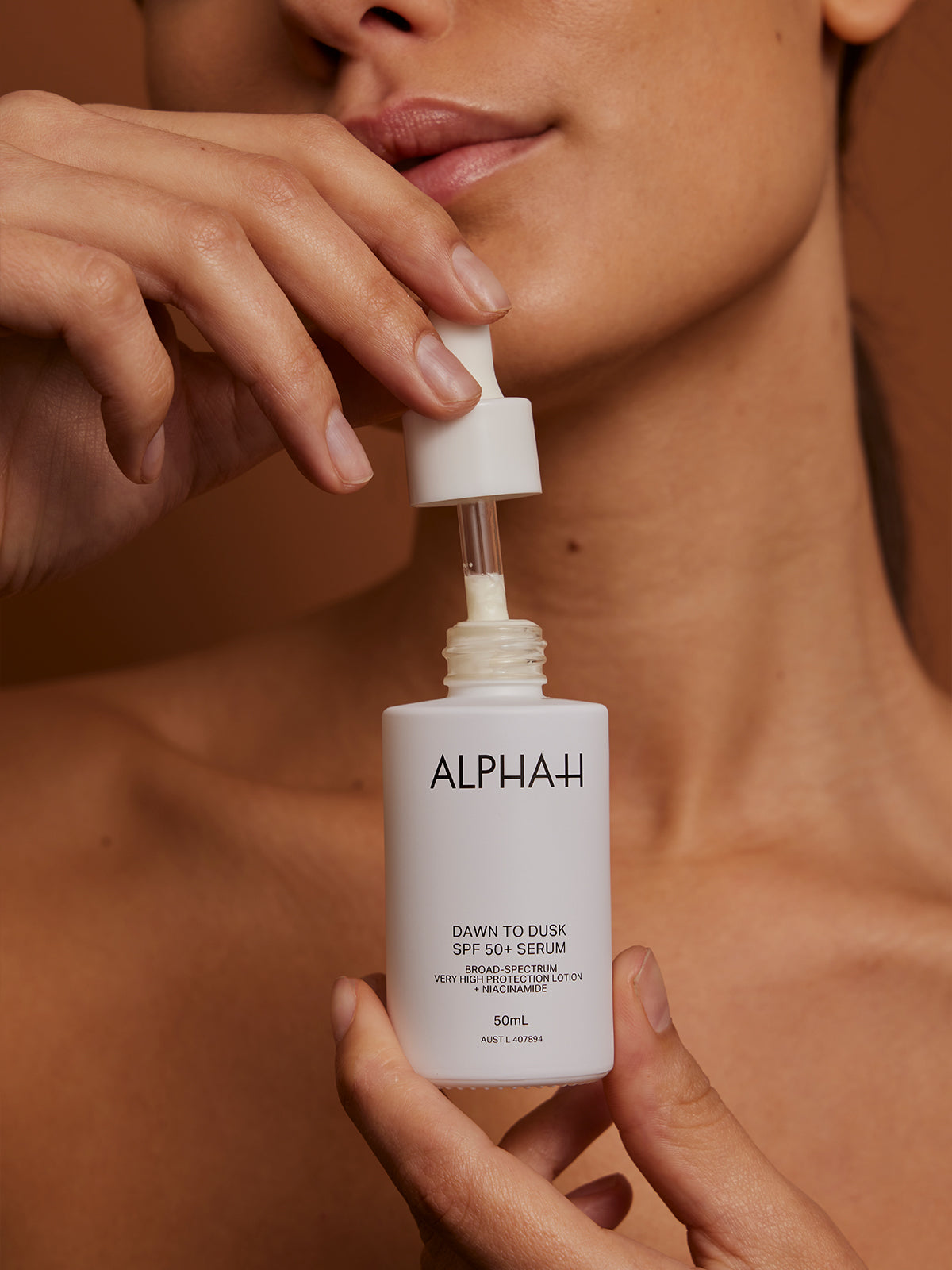 The Alpha-H Dawn to Dusk SPF50+ Serum is skincare meets suncare! A lightweight silky SPF sunscreen with UVA and UVB filters offering broad-spectrum sun protection while Niacinamide, Vitamin E and Aloe Vera leave skin looking smooth and luminous from Dawn to Dusk. This is the solution your skin has been looking for!