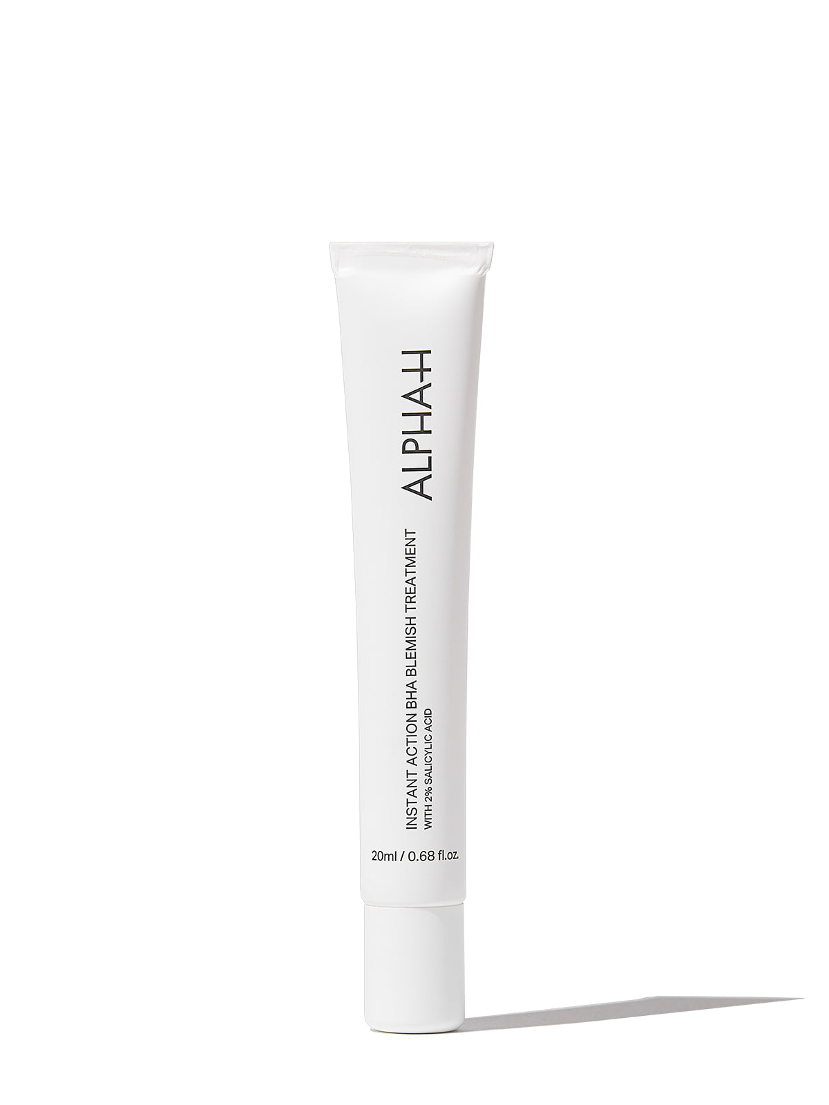 The Alpha-H Instant Action BHA Blemish Treatment is a fast-acting BHA spot treatment for all skin types to decongest pores and reduce the severity of blemishes.
Powered by 2% salicylic acid, 4% niacinamide and wild oregano, this blemish treament zaps active breakouts and helps to regulate sebum production to prevent future breakouts, all while being gentle enough to protect the delicate skin barrier and promote the healthiest, clearest skin you've ever had!