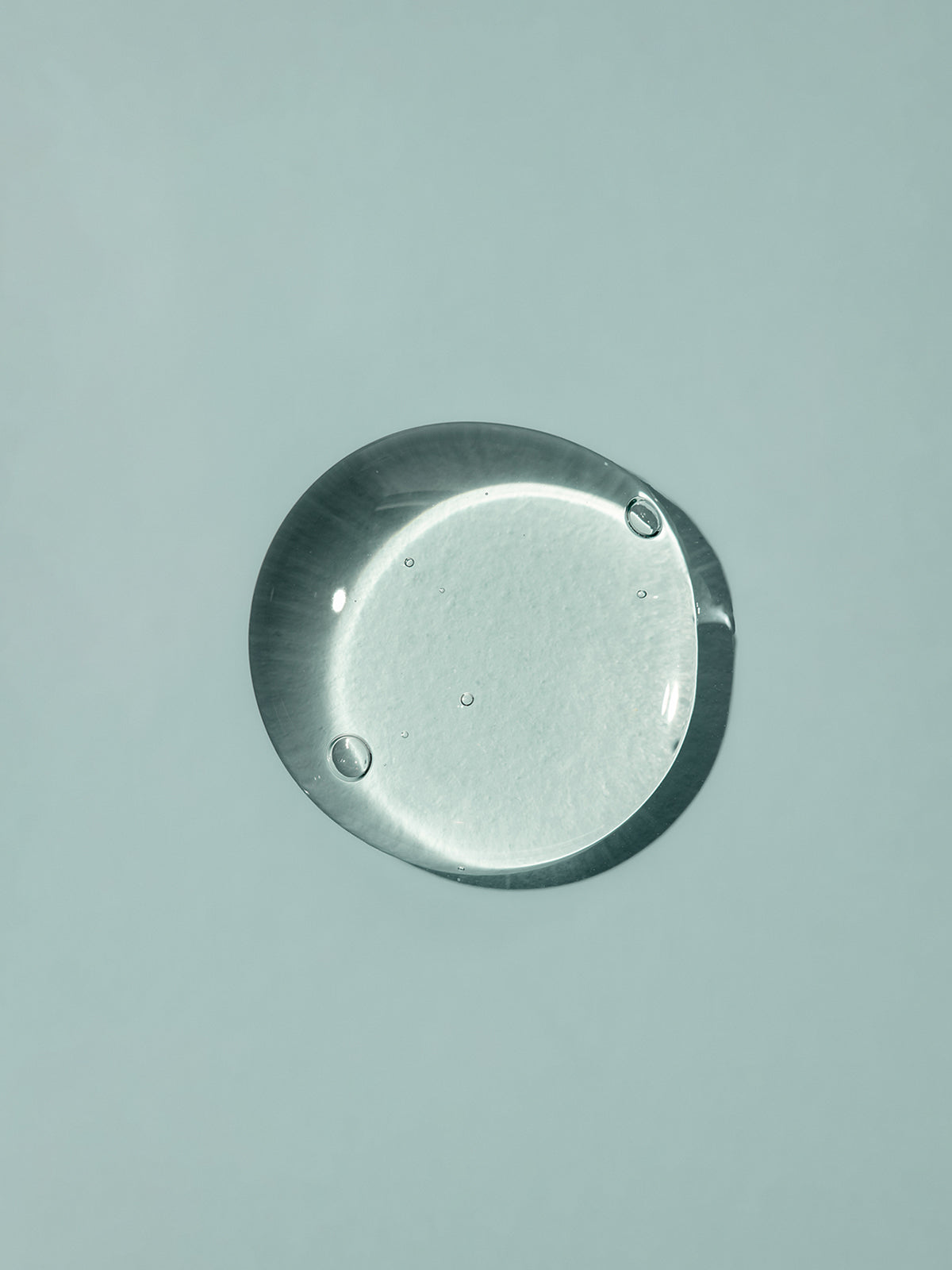 The Alpha-H Instant Action BHA Blemish Treatment is a fast-acting BHA spot treatment for all skin types to decongest pores and reduce the severity of blemishes.
Powered by 2% salicylic acid, 4% niacinamide and wild oregano, this blemish treament zaps active breakouts and helps to regulate sebum production to prevent future breakouts, all while being gentle enough to protect the delicate skin barrier and promote the healthiest, clearest skin you've ever had!