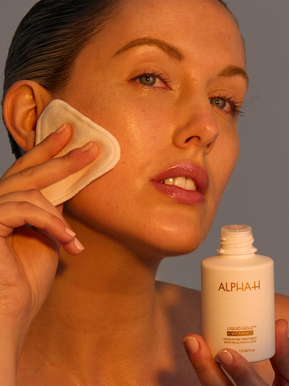 Introducing Alpha-H Liquid Gold + Vitamin C, the ultimate skincare duo for radiant, youthful skin! Combining the power of Alpha-H liquid gold with the brightening effects of vitamin c, this 100ml bottle will leave your skin glowing and rejuvenated. Say goodbye to dullness and hello to a radiant complexion!