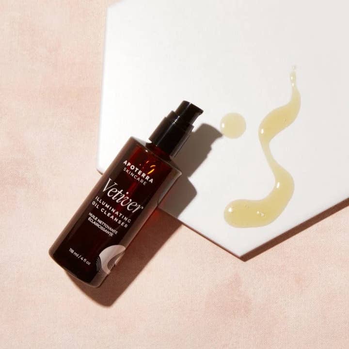 Vetiver Illuminating Oil Cleanser