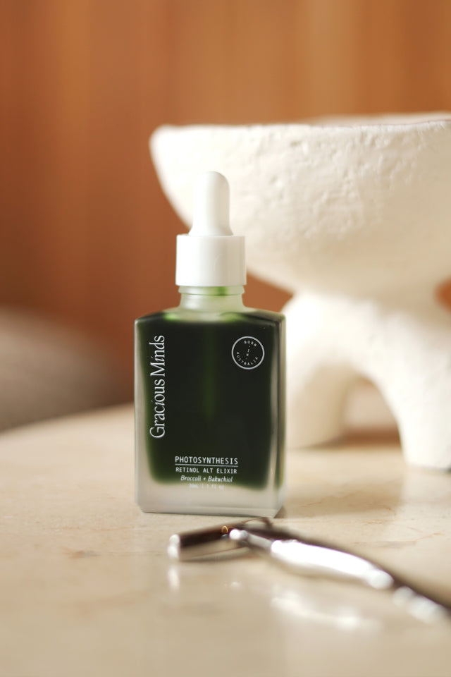 The Gracious Minds Photosynthesis Retinol Alternative Elixir is rich in potent natural Vitamin A actives and offers collagen-stimulating, skin-firming, and antioxidant benefits.
It combines the finest cold-pressed, organic Bakuchiol and Broccoli Seed plant extracts, both harnessing a form of Vitamin A that accelerates skin renewal and boosts elasticity.
Bakuchiol not only delivers retinoid-like action to visibly refine the skin but also has powerful anti-inflammatory and anti-bacterial properties.