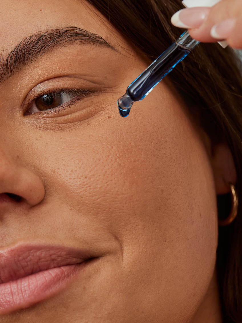 Experience our best-selling Vitamin Serums with this Alpha-H Vitamin Discovery Kit, a 4-piece mini serum guide curated by experts to help you achieve the best results for your skin. Trial Alpha-H's range of serums, formulated to firm, hydrate, brighten and restore your skin.