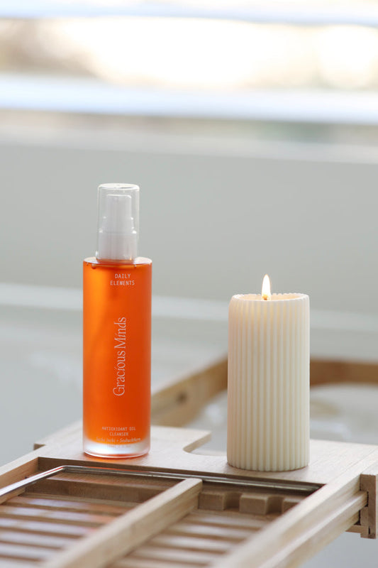The Gracious Minds Daily Elements Antioxidant Oil to Instant Milk Cleanser is formulated with a silky blend of high strength antioxidants (including Sea buckthorn and Sacha Inchi) to counteract free radicals and pollution from the skin.

The Gracious Minds Daily Elements Antioxidant Oil to Instant Milk Cleanser deeply cleanses the pores and removes makeup, to reveal a fresh, revitalised complexion.

This gentle daily cleanser transforms from oil to a light milk and leaves skin feeling fresh and hydrated.